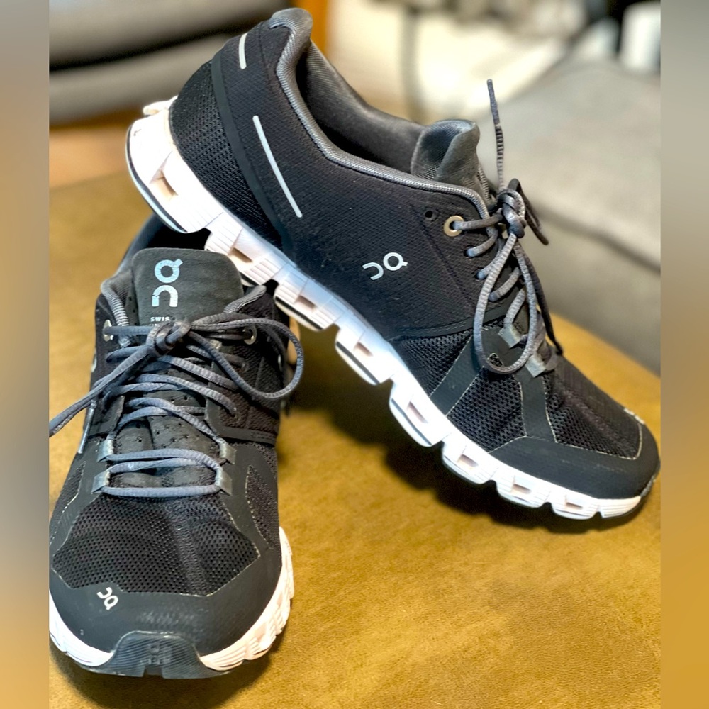 Womens On Cloud size 9.